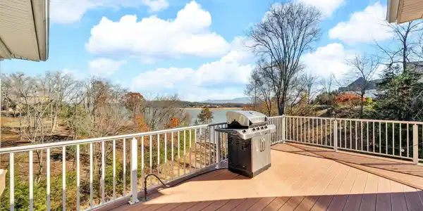 Image 4: 44-web-or-mls-433 River Bend Dr-44