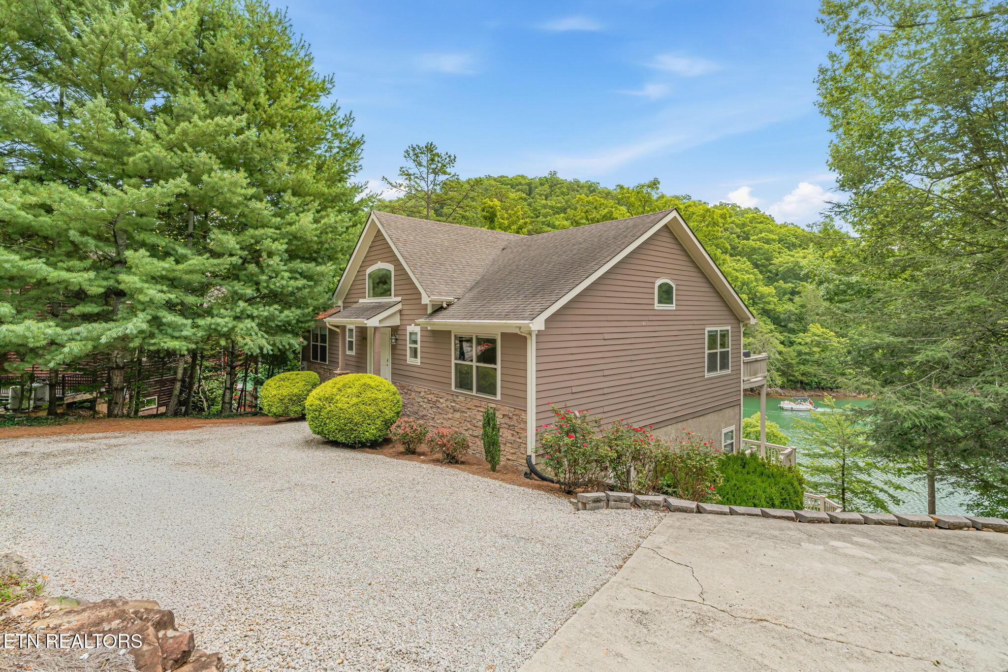 Image 2: 4-web-or-mls-678 Waterfront Trail-3