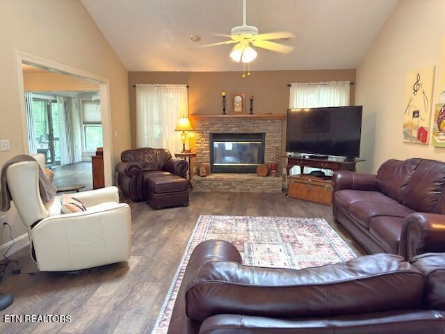 Image 3: 3 LRoom 1