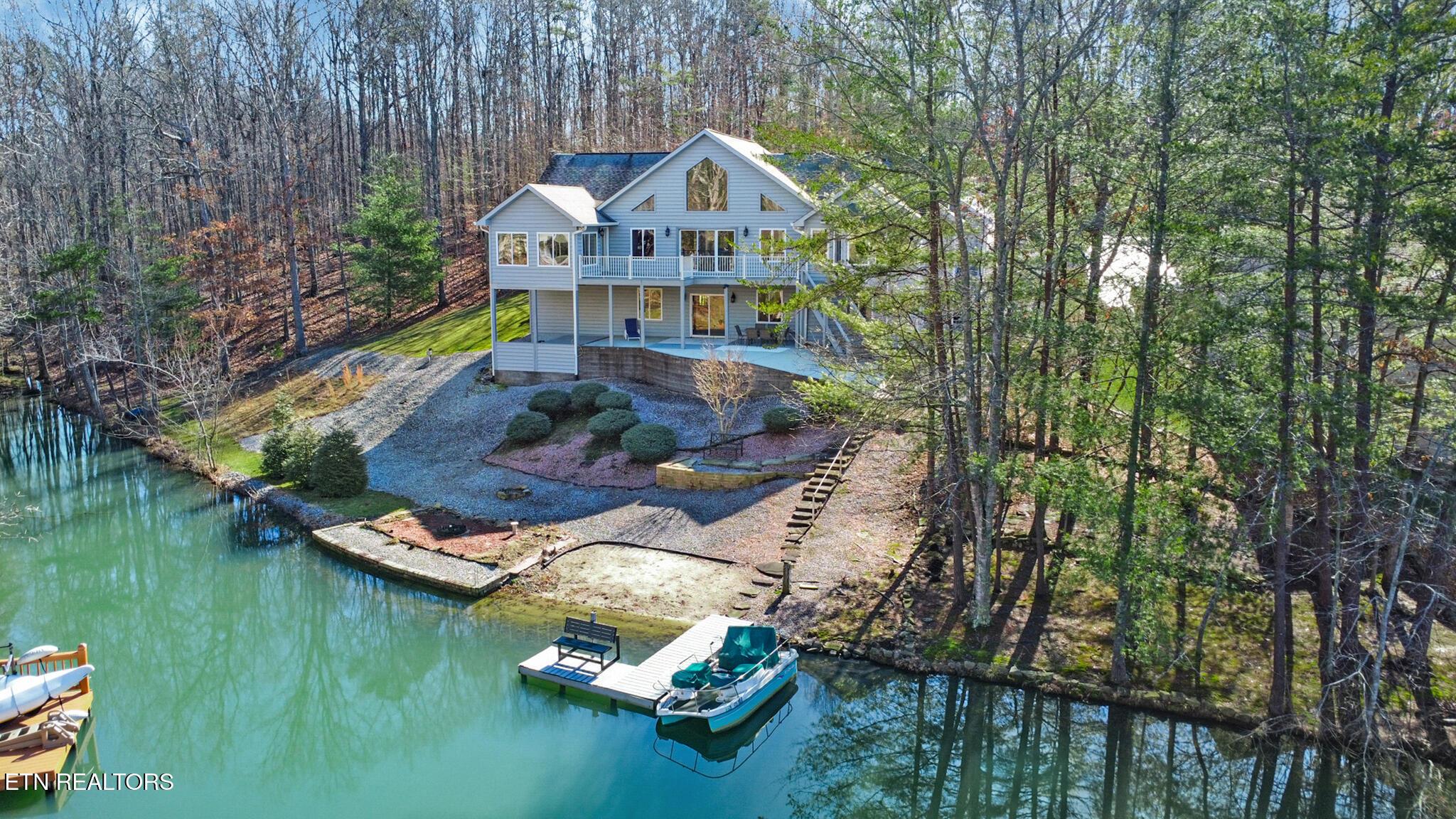 Image 3: Home features Stone Steps