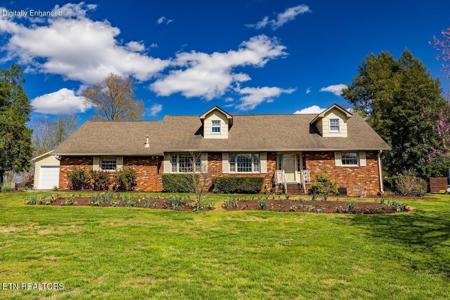 2024 W Velmetta Circle