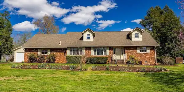 2024 W Velmetta Circle