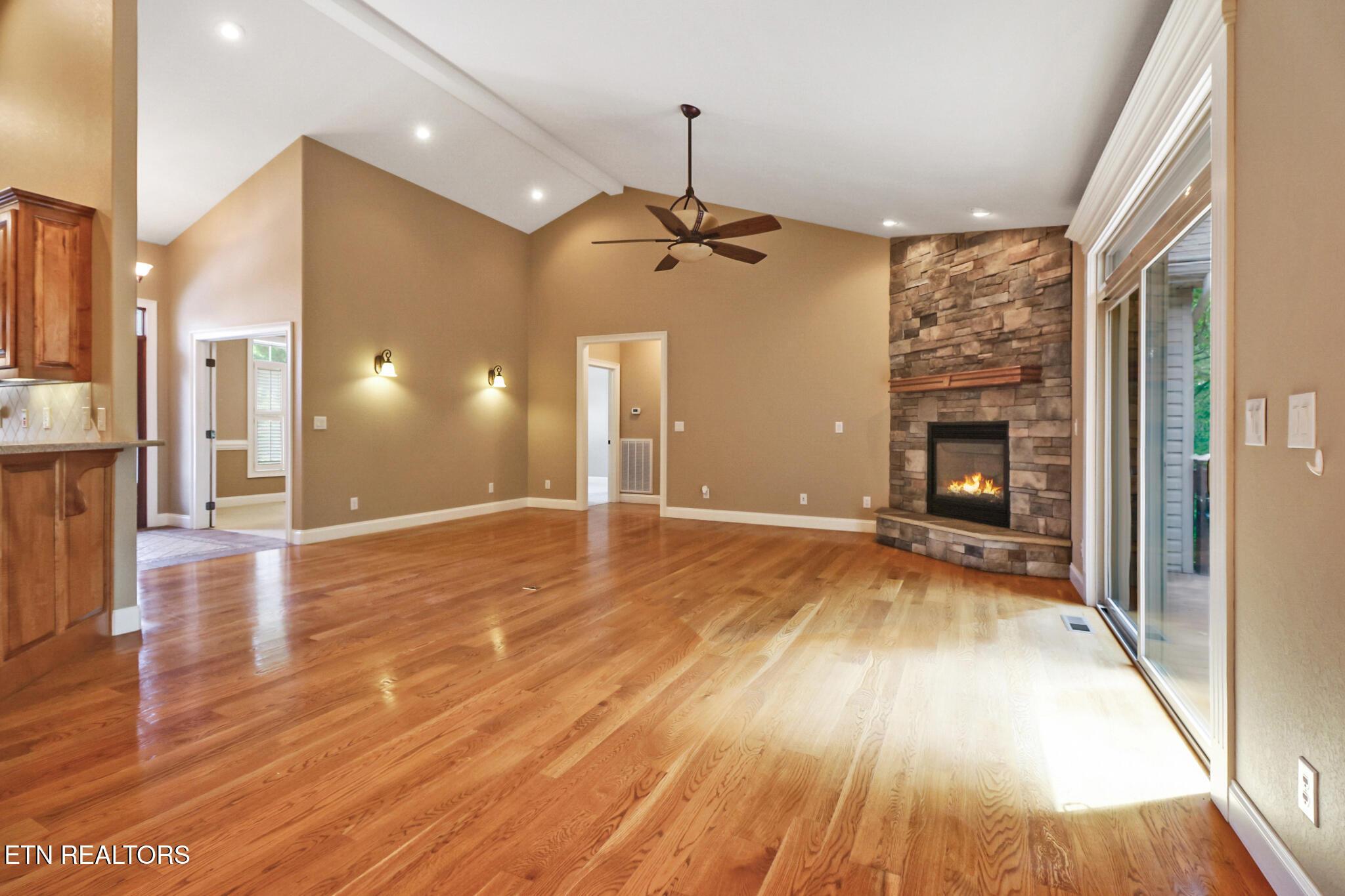 Image 2: Greatr room