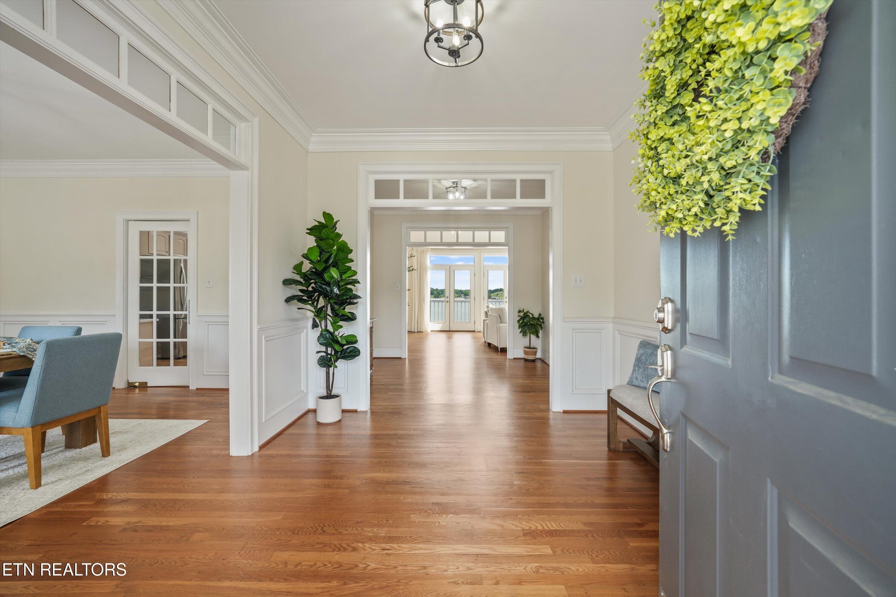 Image 3: Foyer
