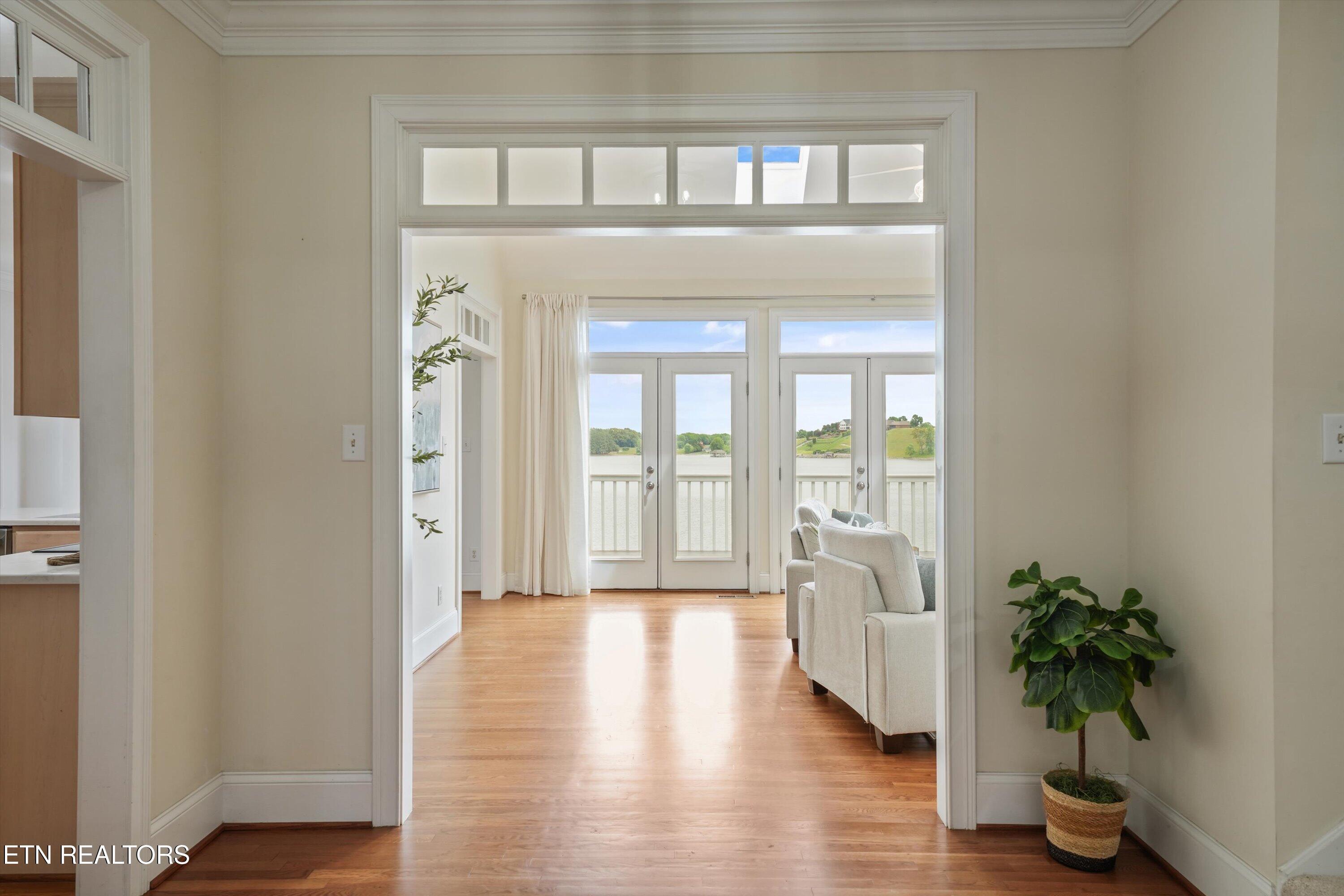 Image 4: Foyer
