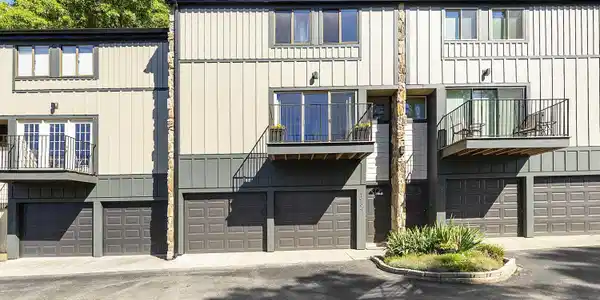 1954 Cherokee Bluff Drive