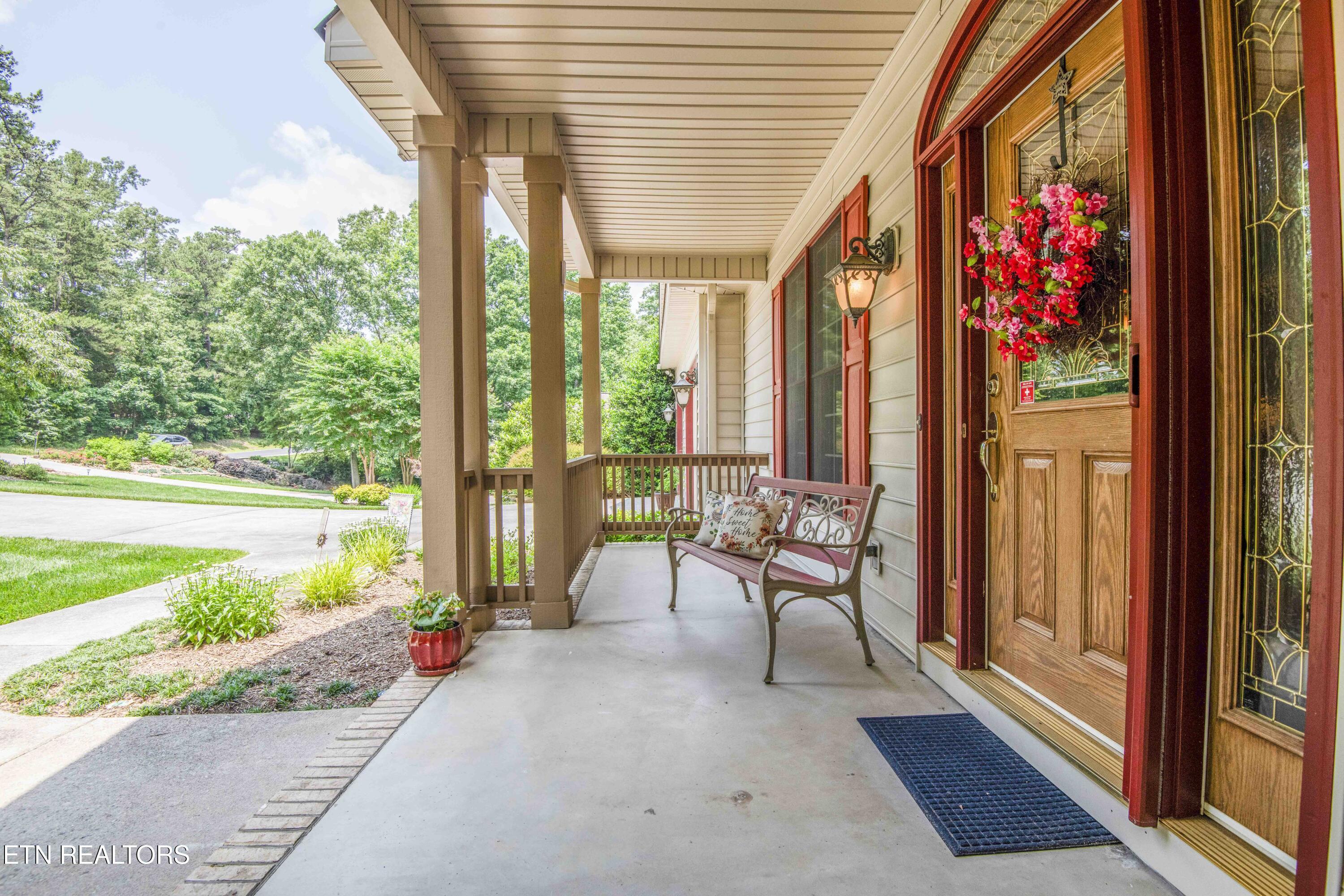 Image 3: porch_1