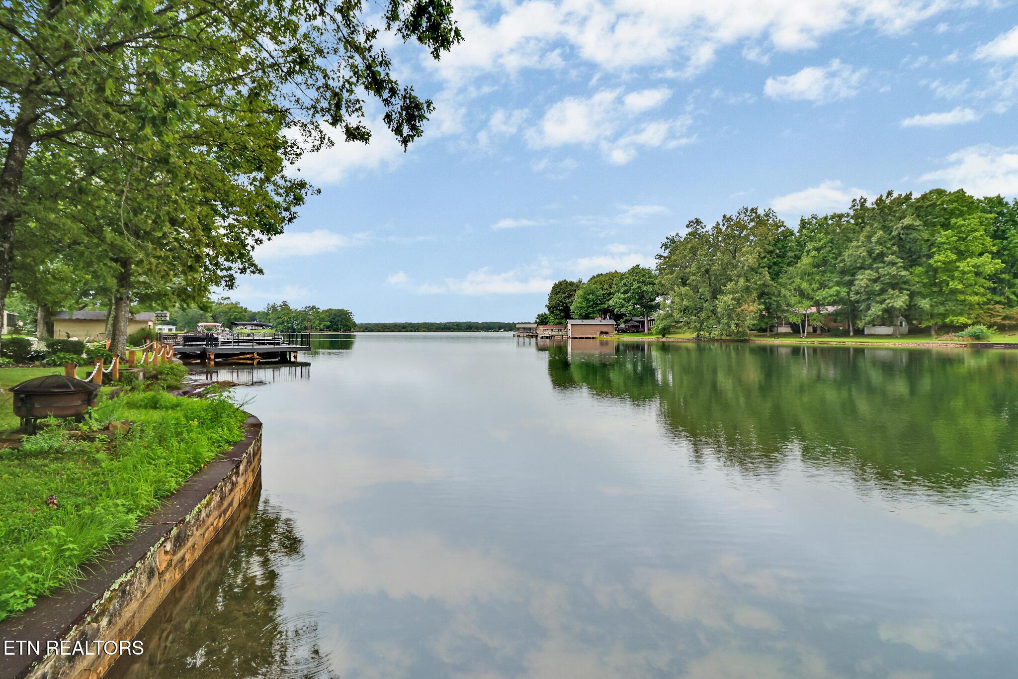 Image 3: Beautiful Open Lakefront