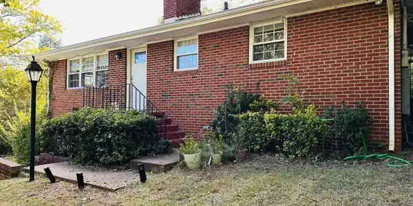 1211 Ford Place