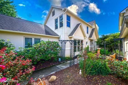 3413 Commodore Point