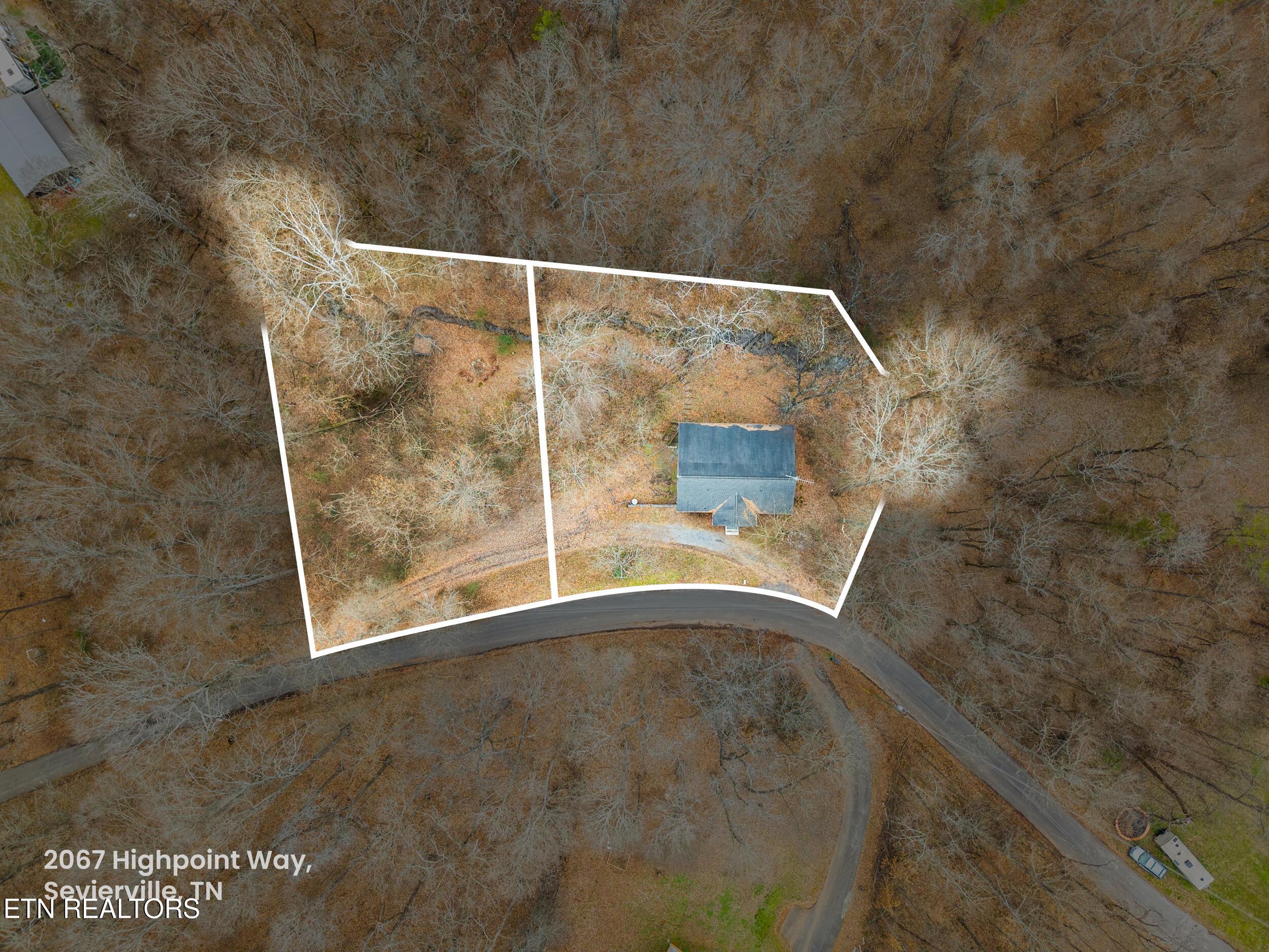 Image 3: 19_2067_highpoint_way_0113-property line