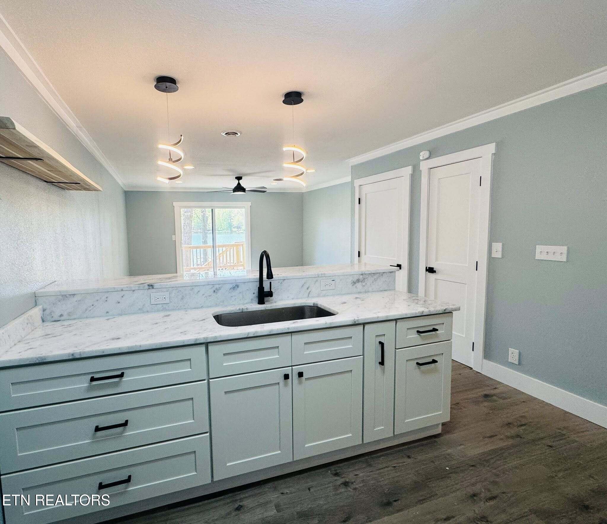 Image 2: condo13