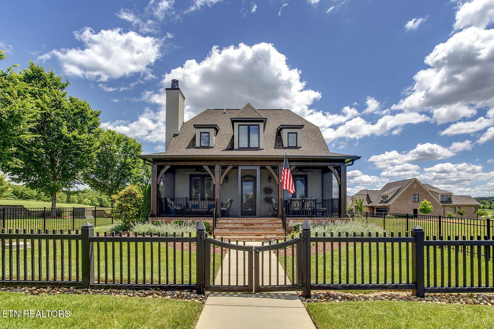 Image 1: 55_EHighlandsCircle_110_Back