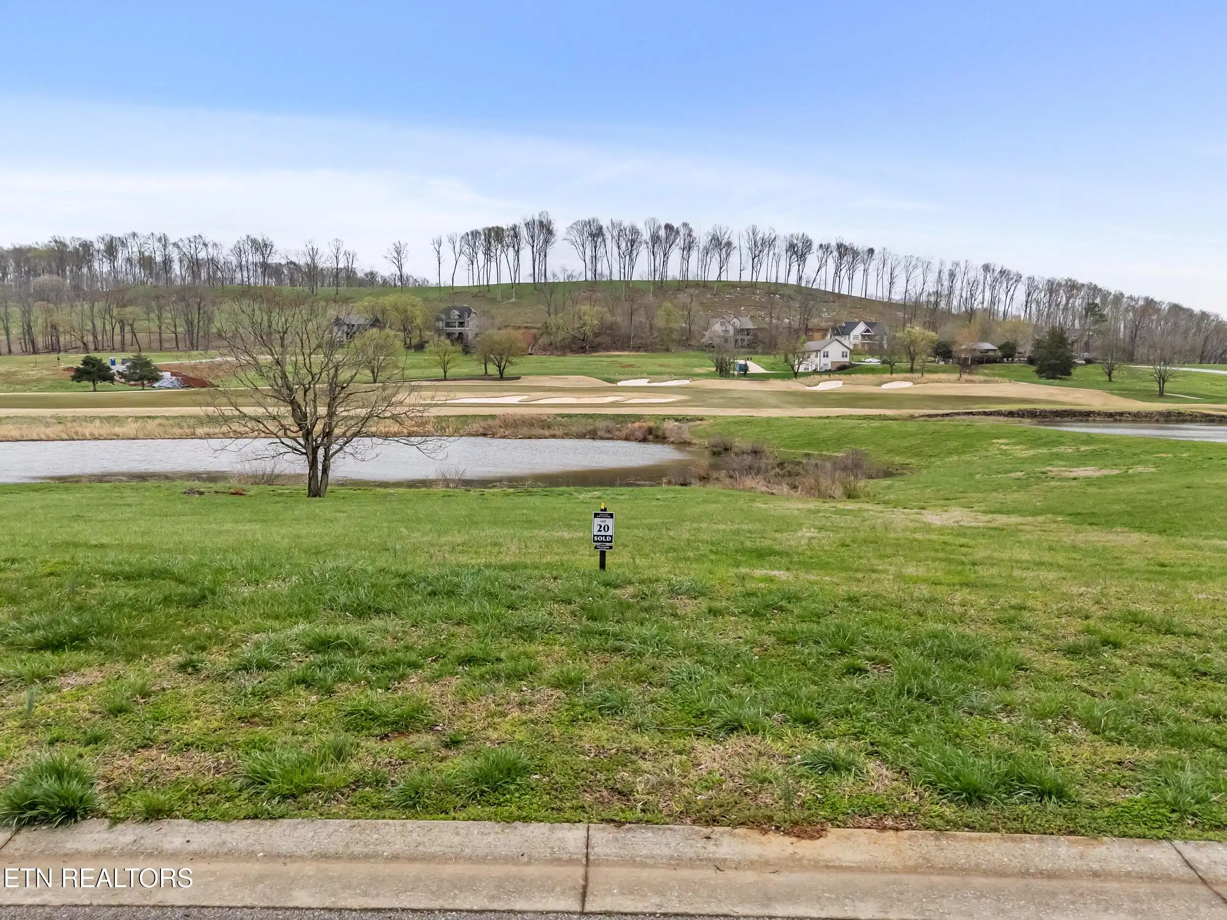 Image 1: 001-714 old barn ln