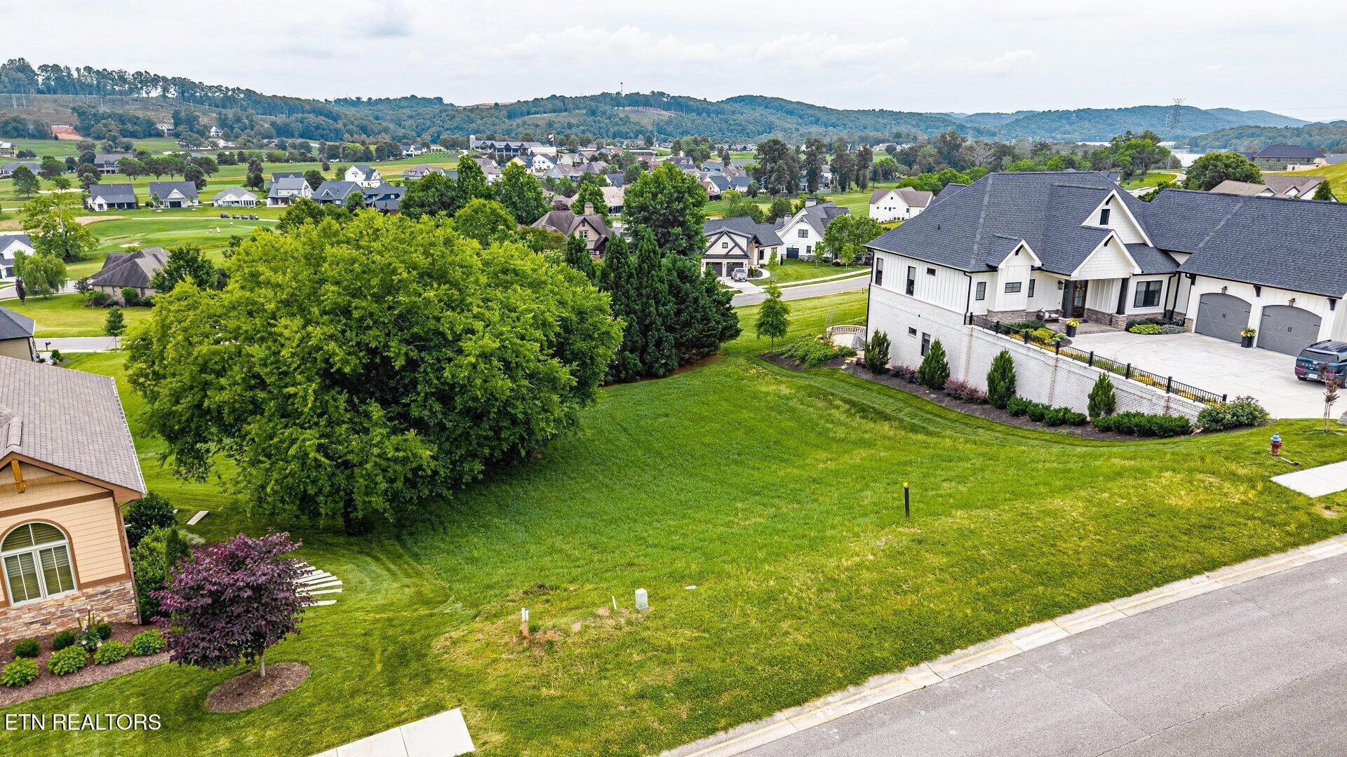 Image 3: Perfect Lot for Walkout Basement
