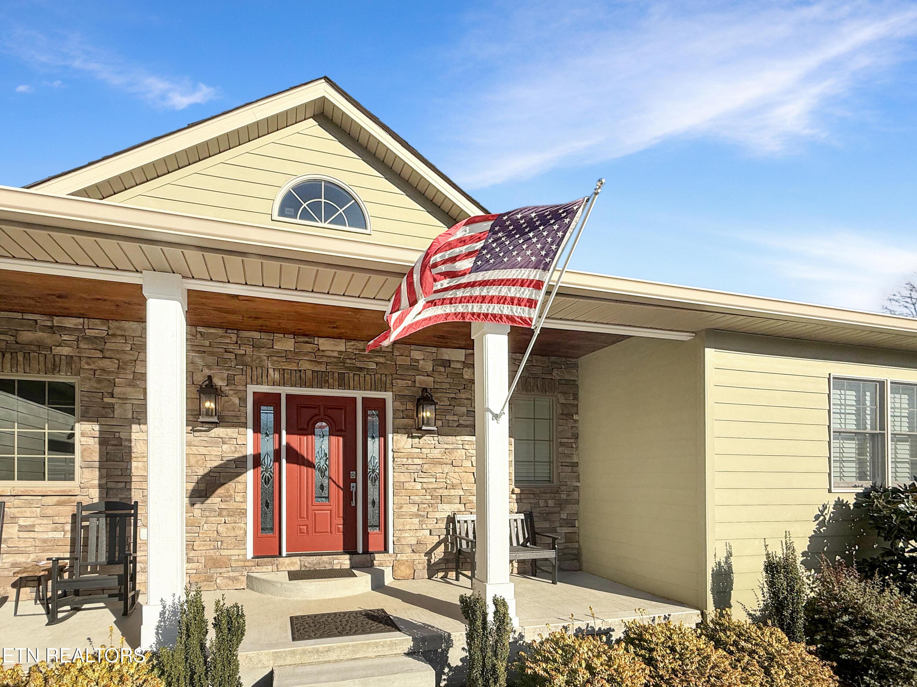 Image 2: 374 NorrisCrest