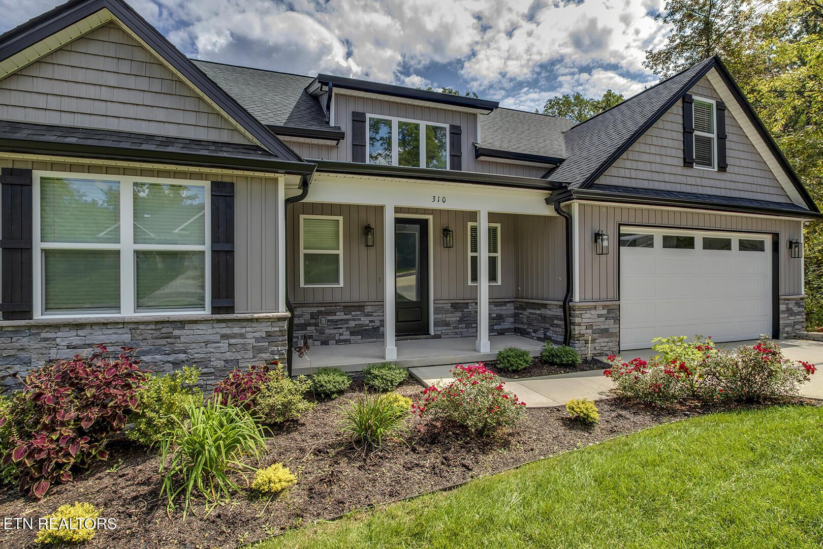 Image 4: 04_DudalaWay_310_FrontPorch