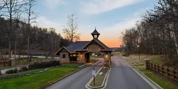 Image 4: Entrance To Community!