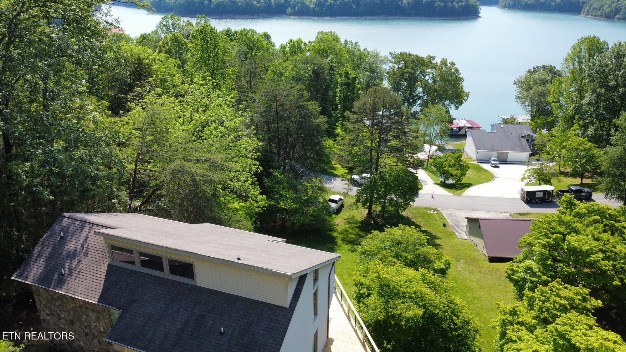 Image 4: ahr from behind