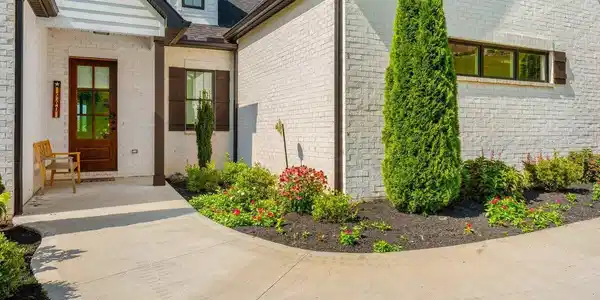 Image 4: Exterior 4 (1)