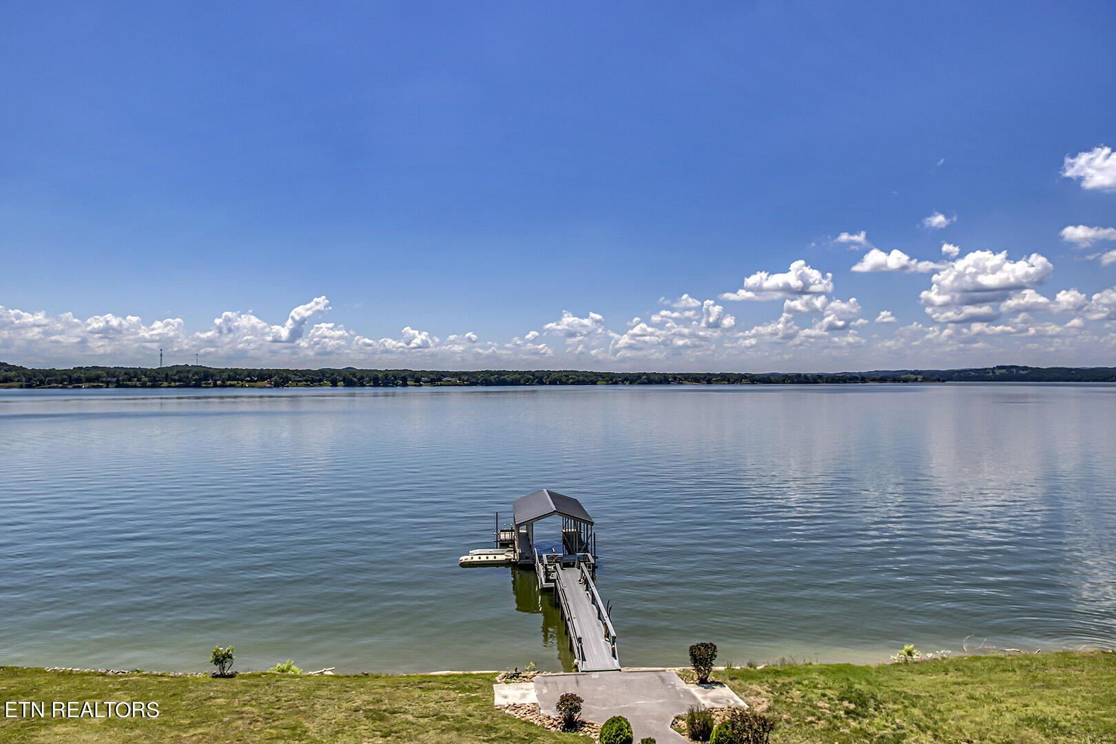 Image 4: 25_524 Bonnevista Drive_MainPorchView02
