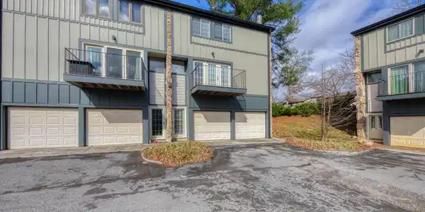 1824 Cherokee Bluff Drive