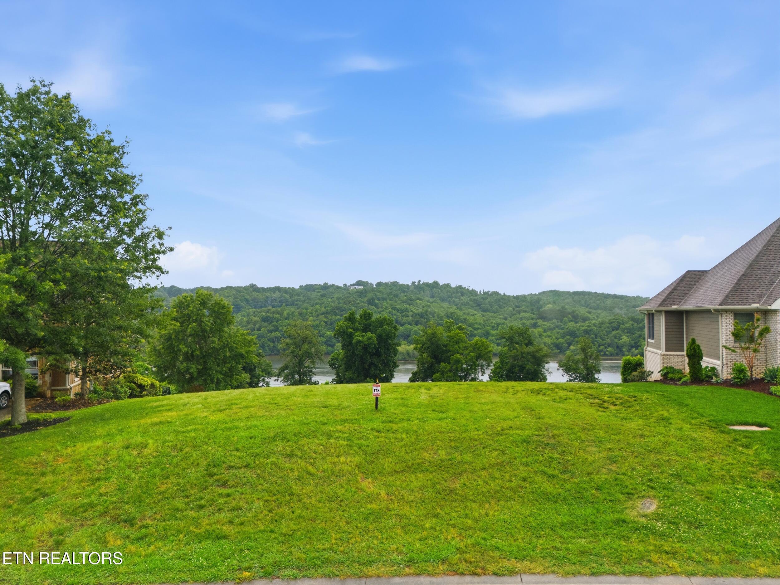 Image 2: 2327_persimmon_ridge_001