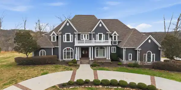 910 Eagle Nest Drive