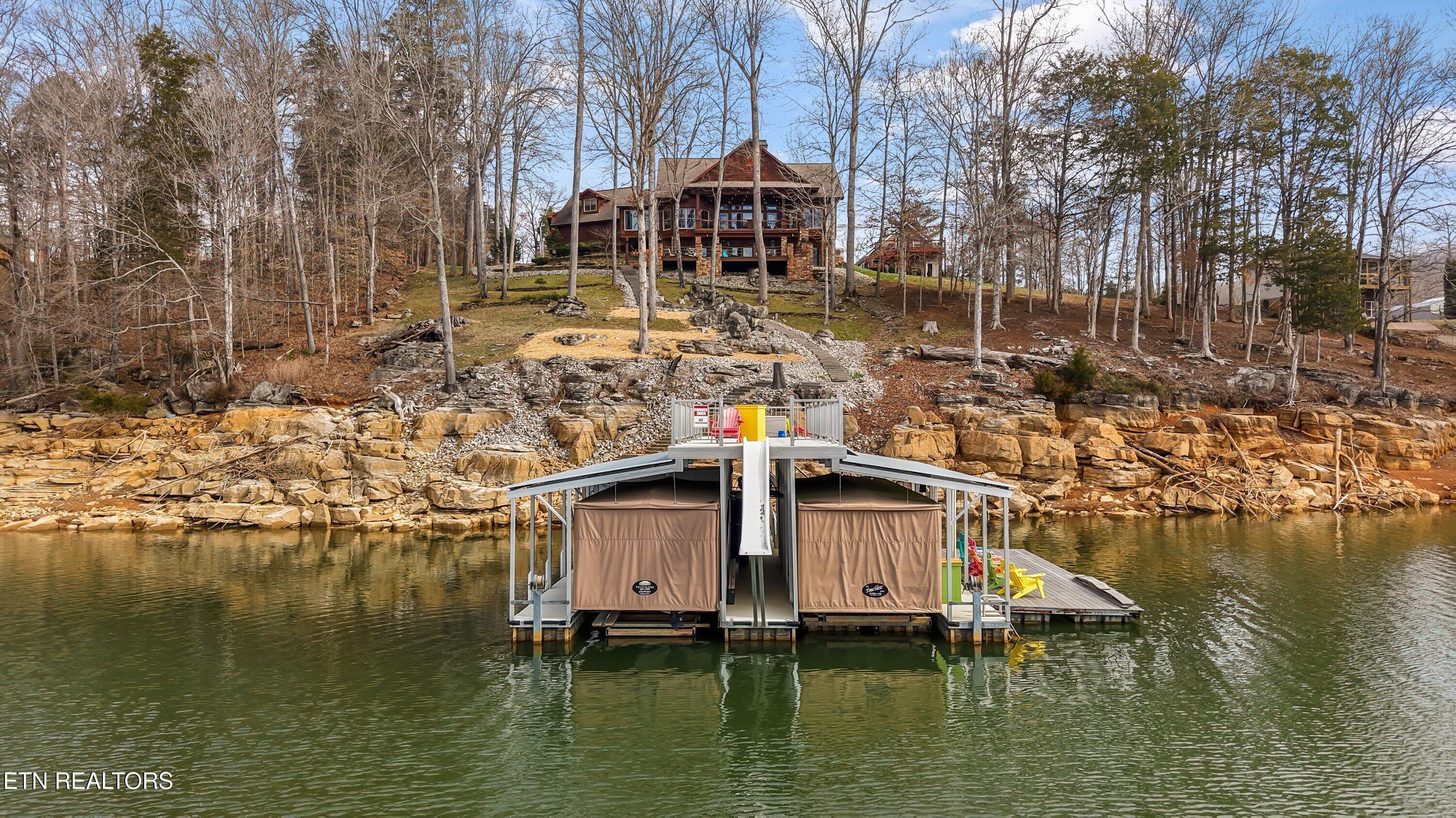 Image 4: Boathouse