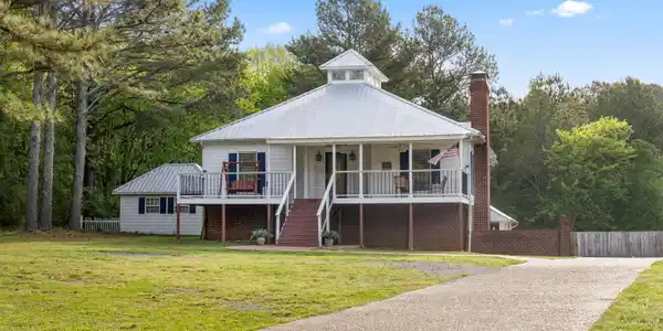 624 Lakehaven Circle
