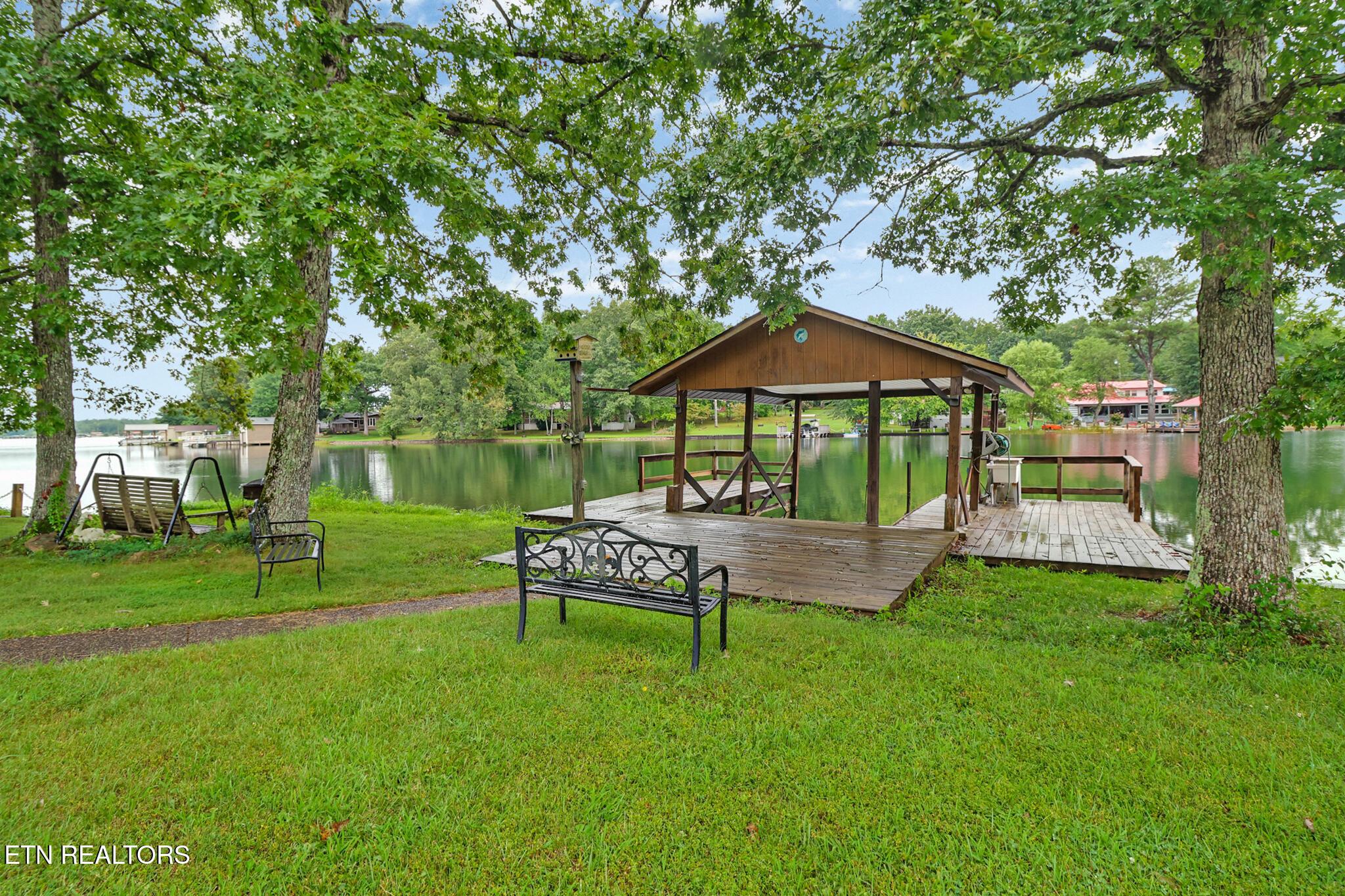 Image 2: Great Covered Dock