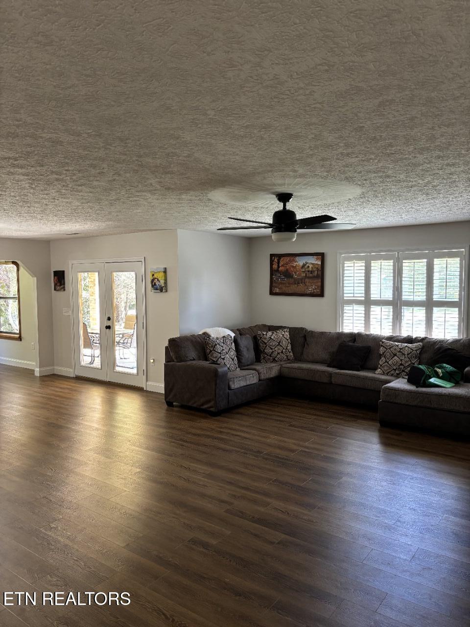 Image 4: Farmily Room