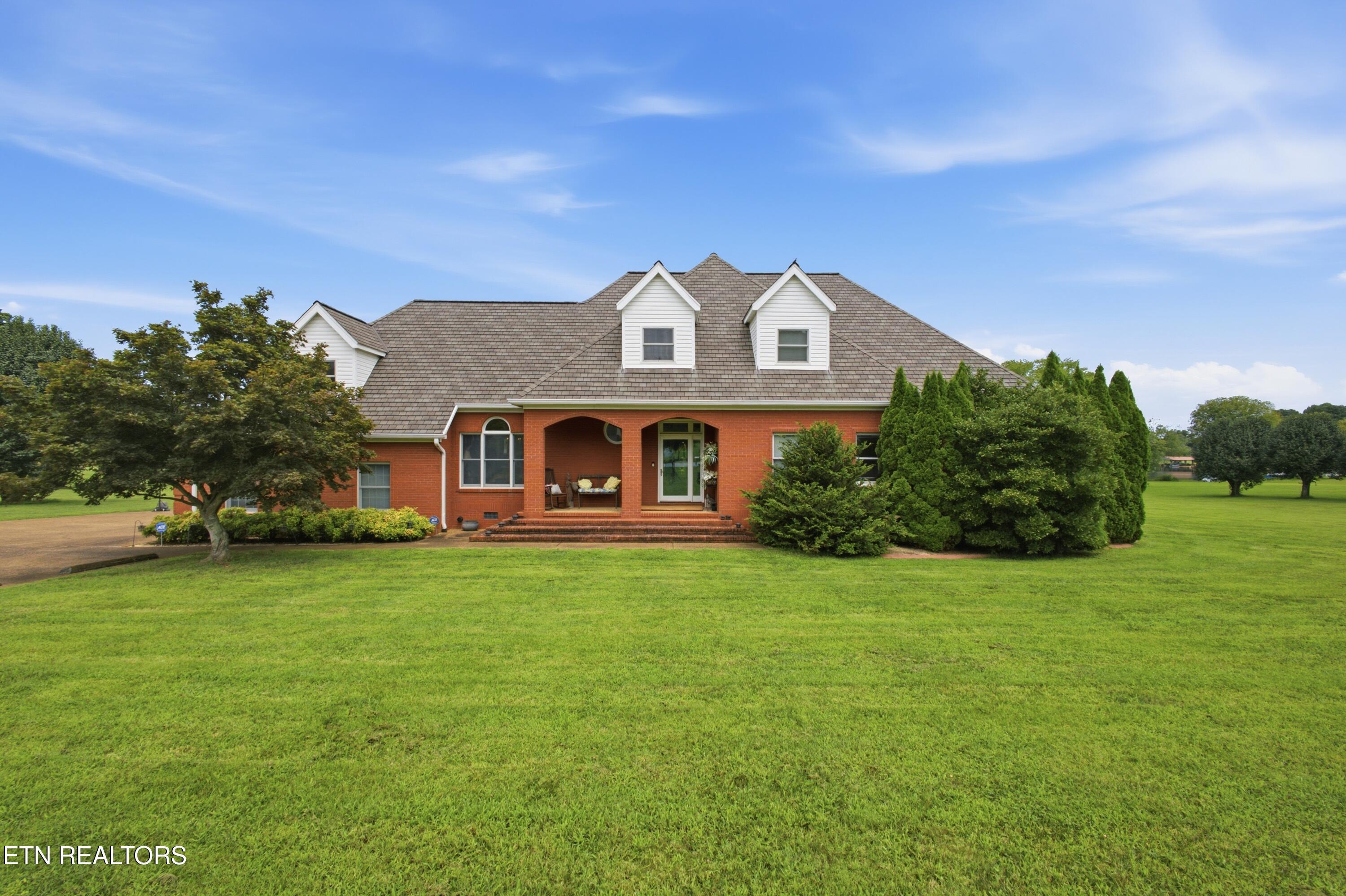 Image 1: 662 River Rd
