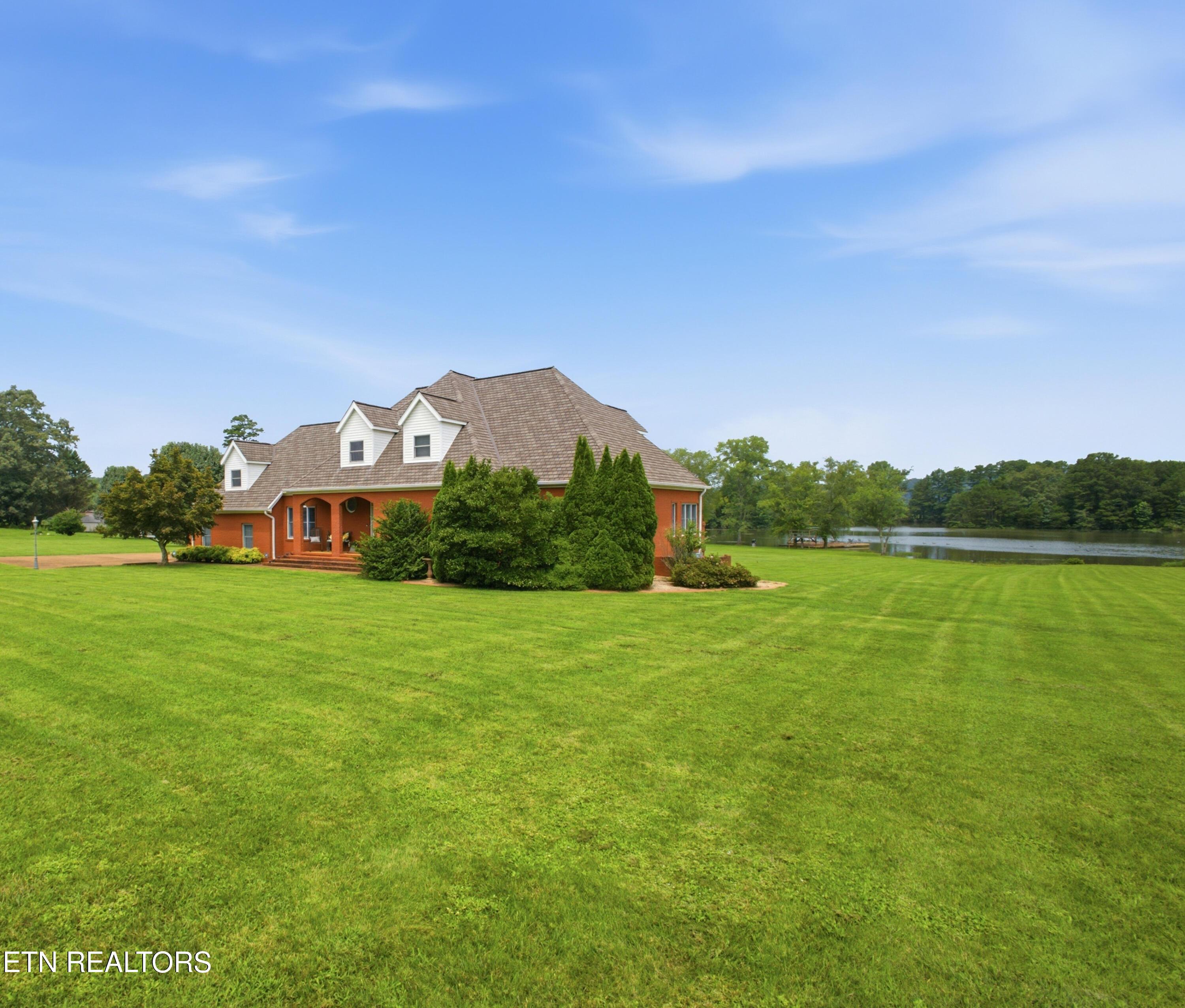 Image 2: 662 River Rd