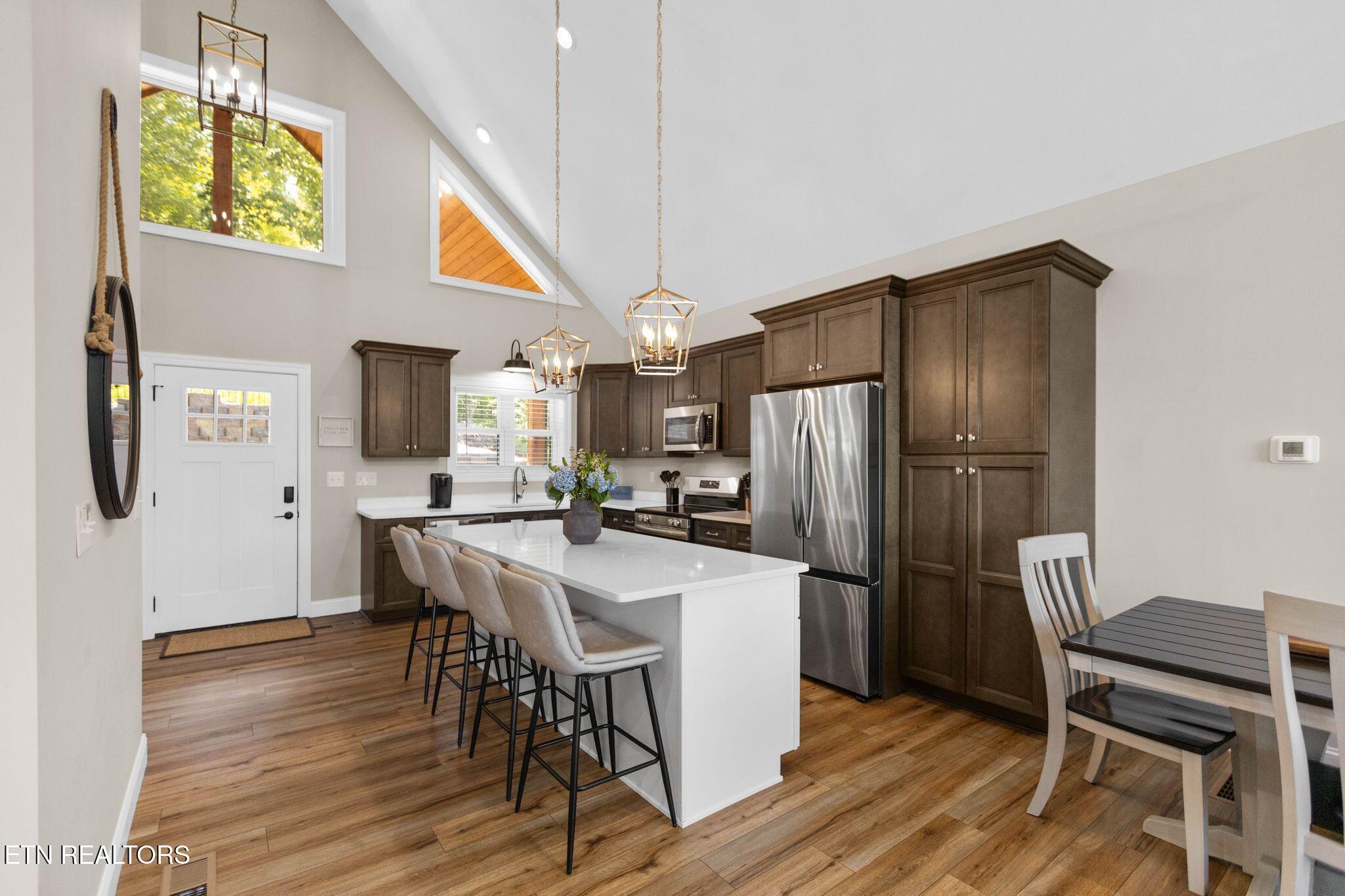 Image 4: kitchen