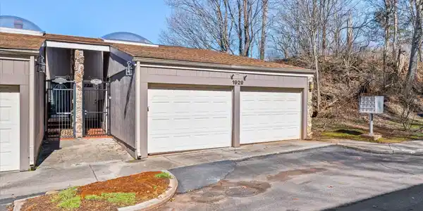 1929 Cherokee Bluff Drive