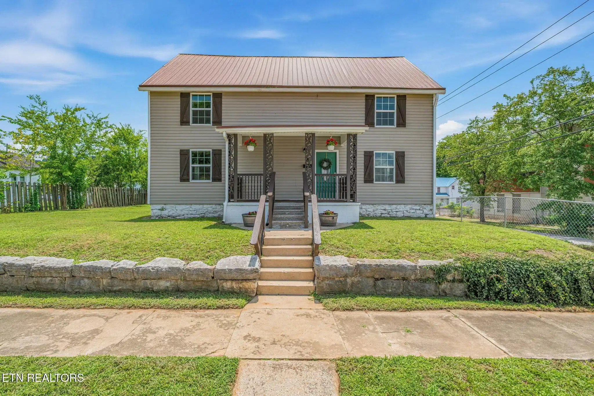 Image 1: 1-web-or-mls-431 Carter Ave-2