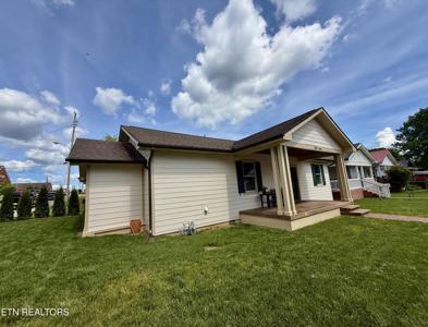 207 Cedar St