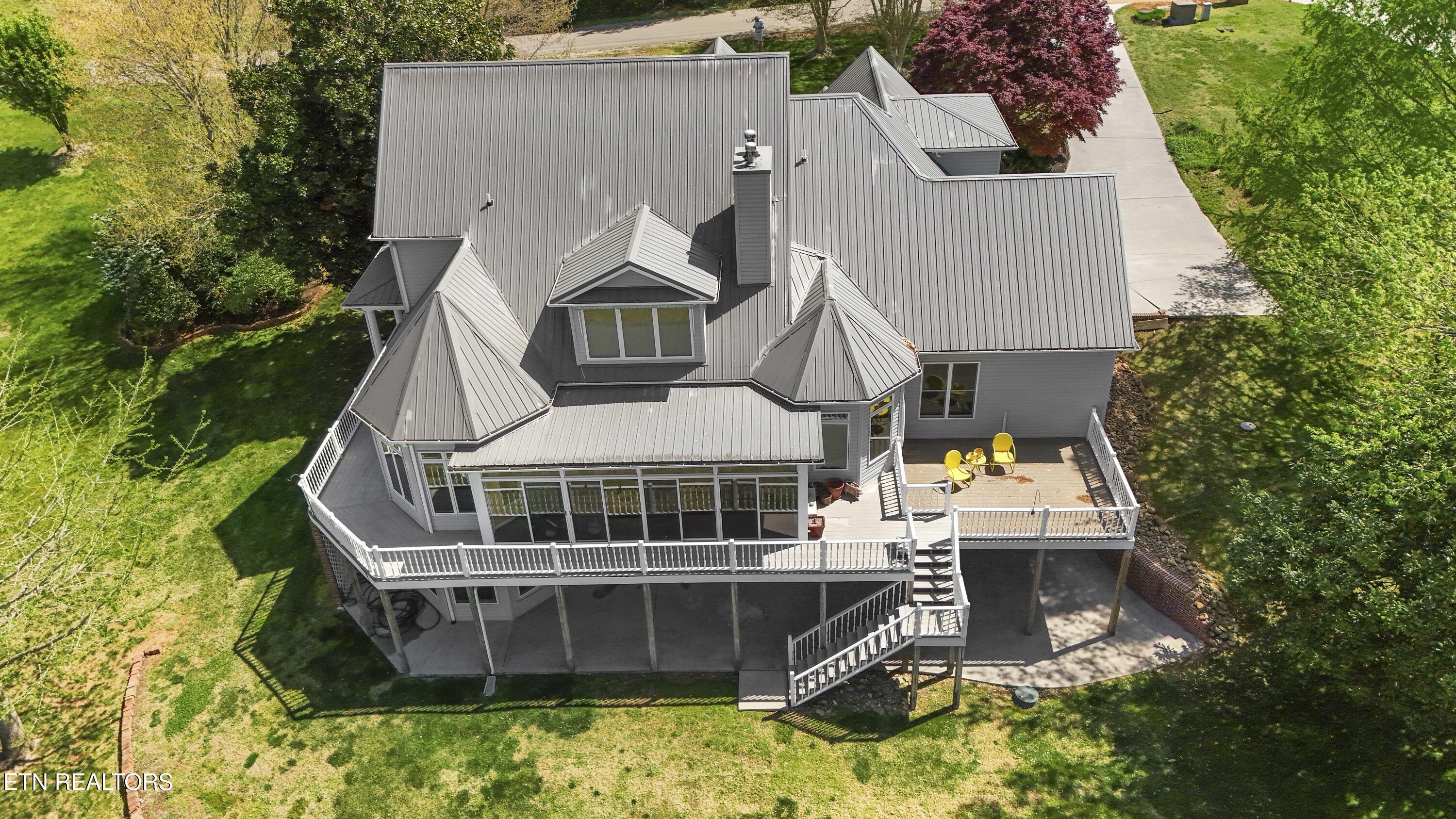 Image 2: Lakefront wrap around porch