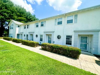 102 Village Trace