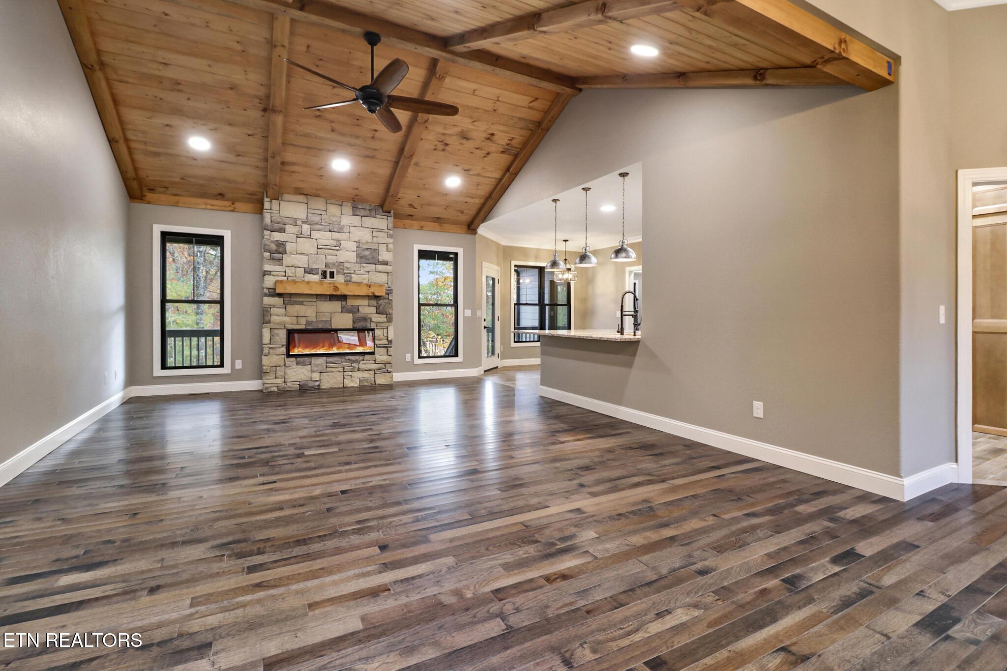 Image 2: Living room