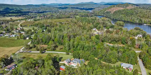 Image 4: dji_0300-dji_0302