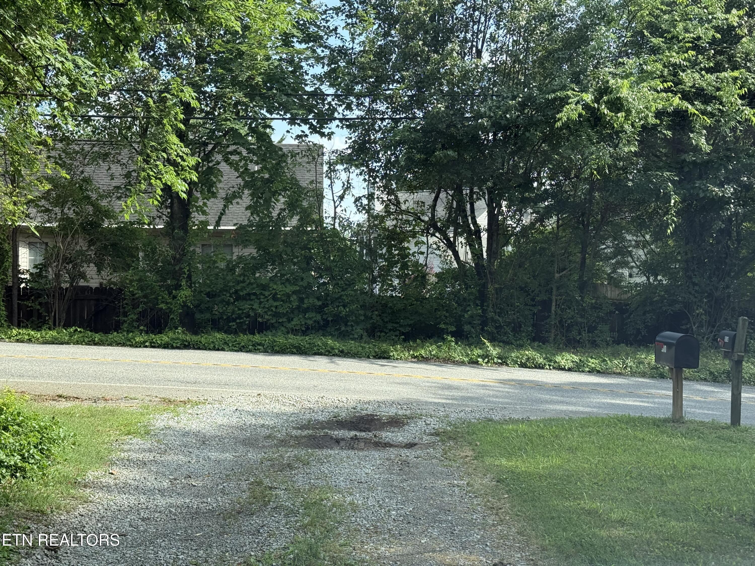 Image 4: Gravel Access rd from loop Rd. #1