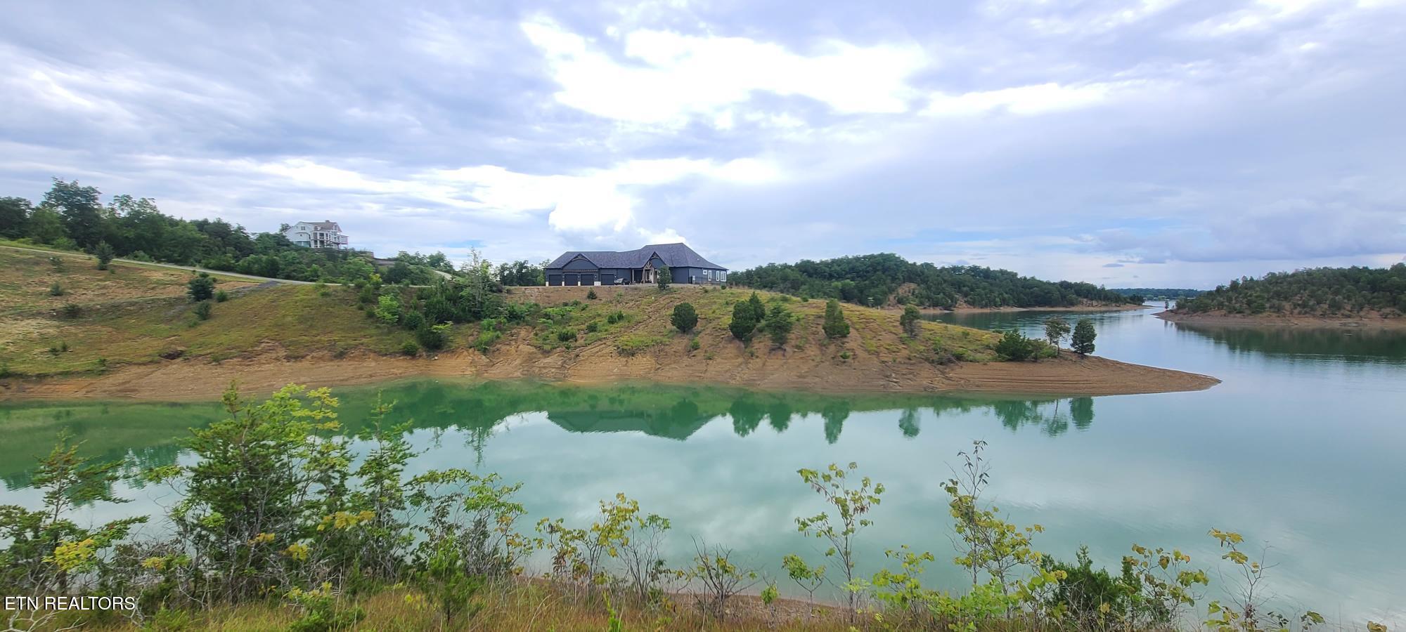 Image 1: 2 08 12 25