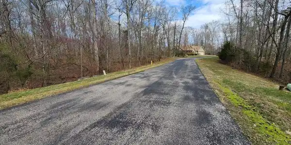 Image 4: 210 E shore d
