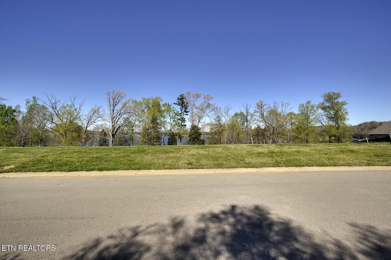 Image 2: 02_LighthousePointeDr_16718_Street_N-NE