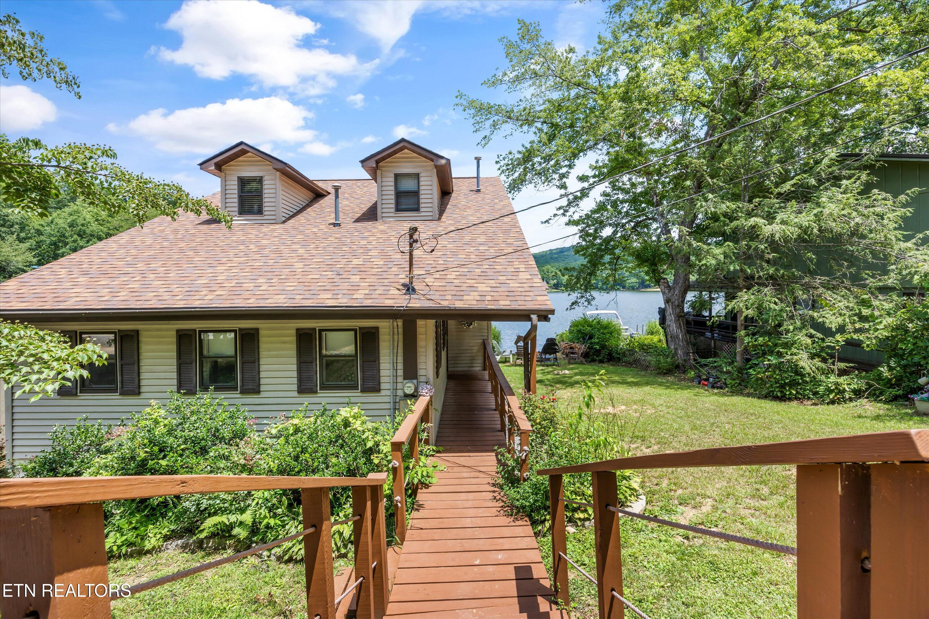 Image 4: 04-5805 Lakeshore Dr18