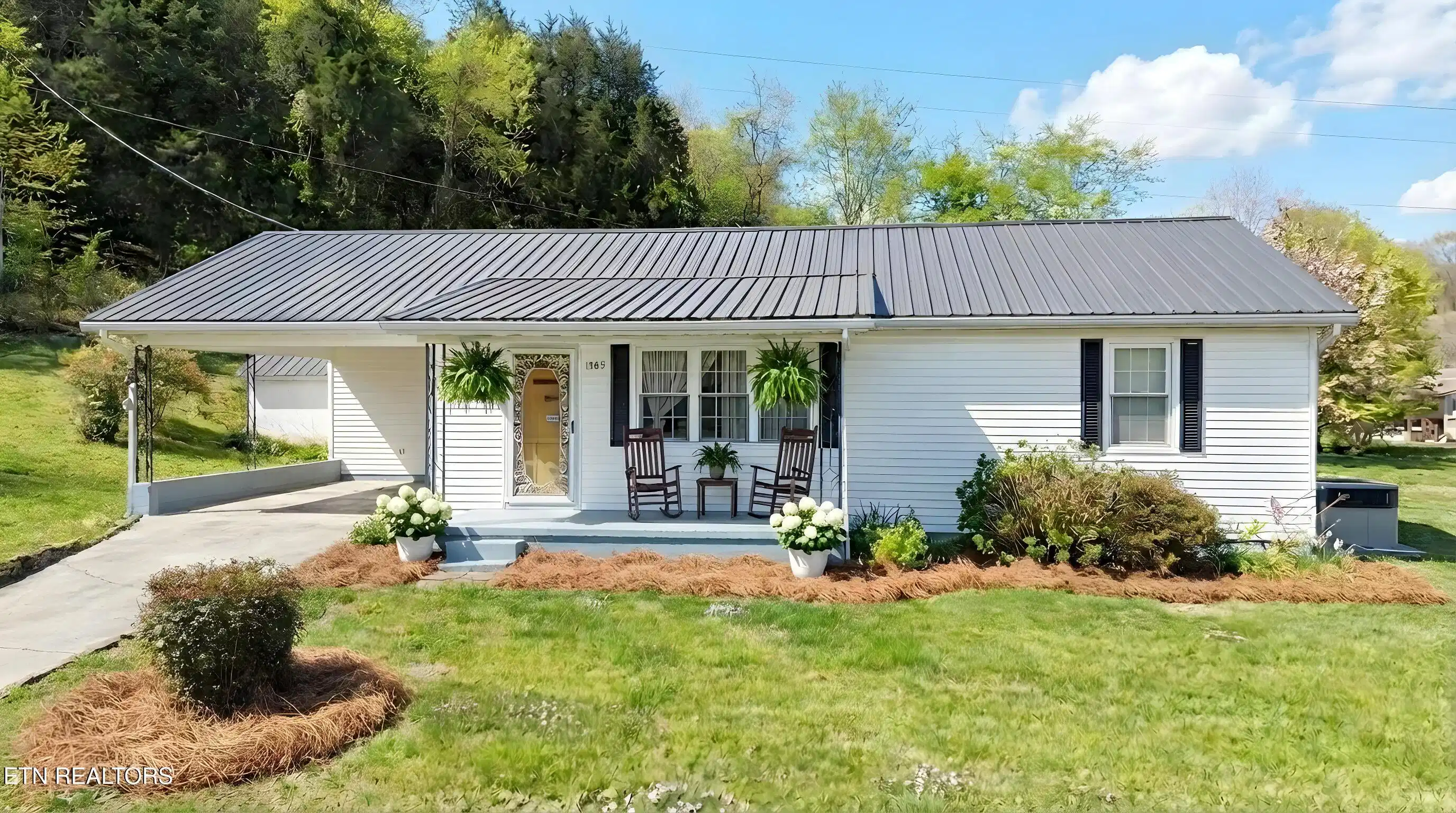Image 1: 1585 HILL ROAD FRONT