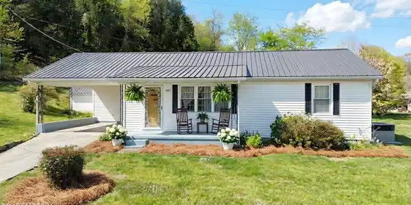 1585 Hill Road