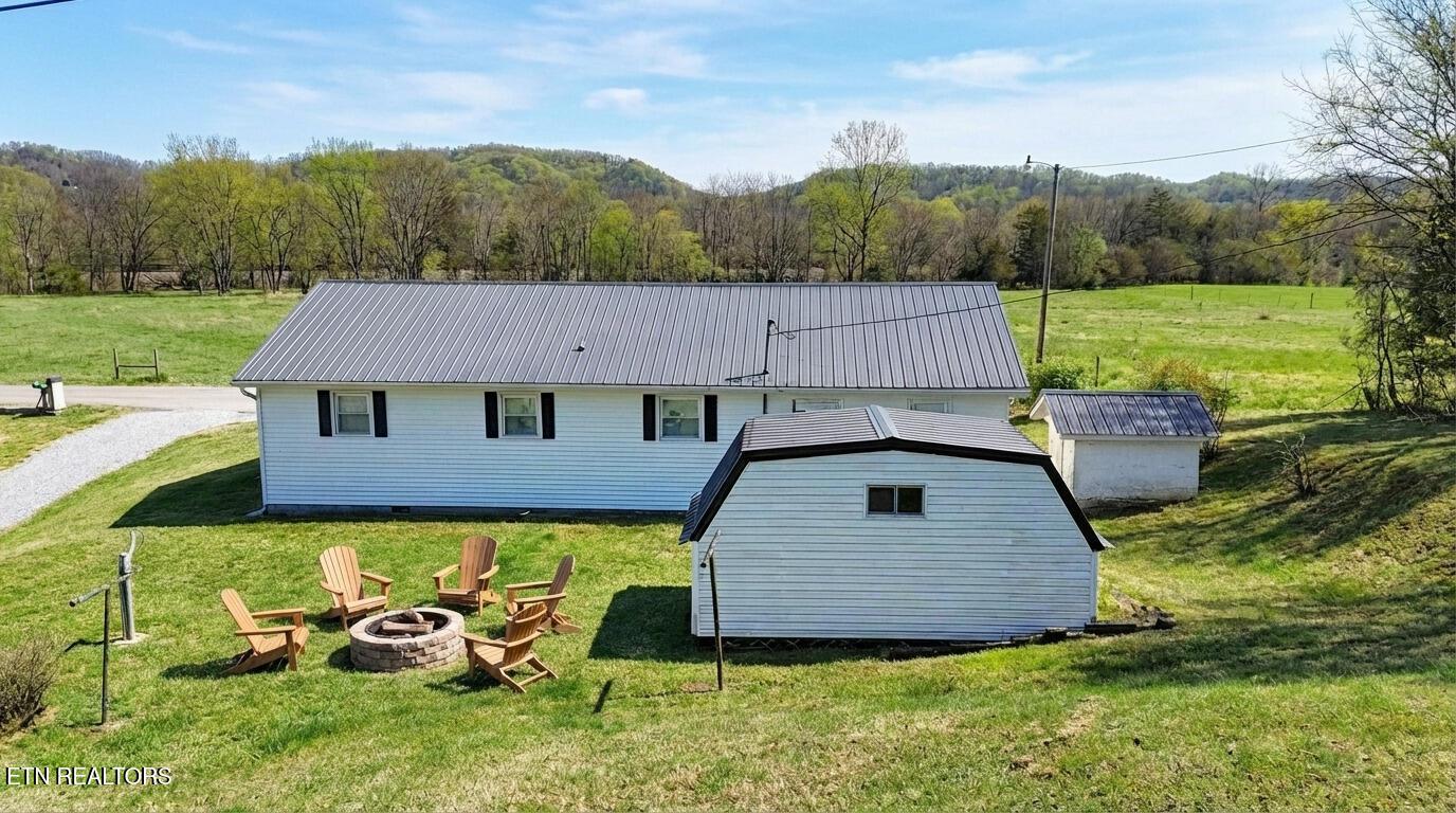 Image 3: 1585 HILL ROAD REAR
